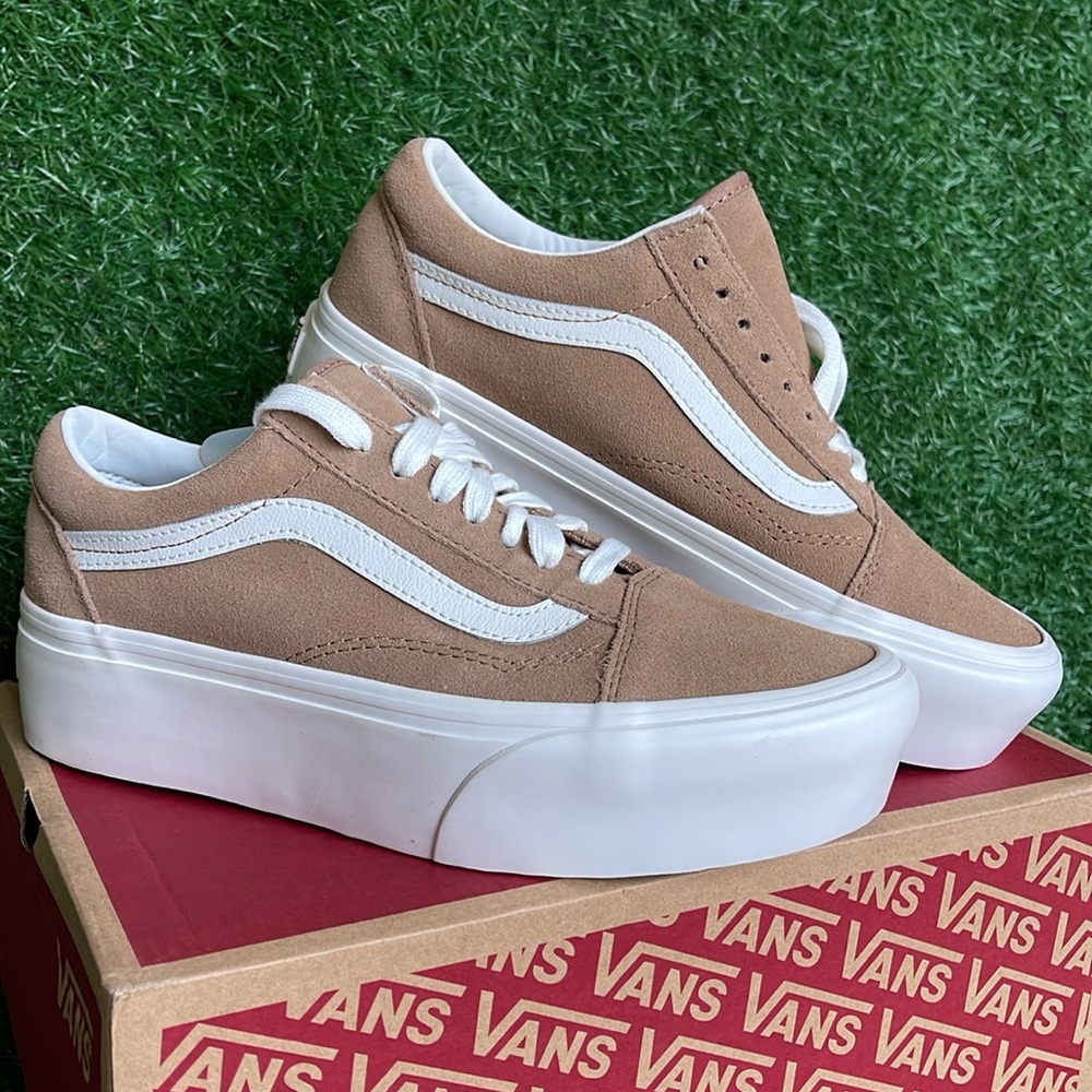 Vans WMNS Old Skool Stacked  Soft Suede Burro/True White 
VN0A7Q5MB69
Platforms - Picture 5 of 16